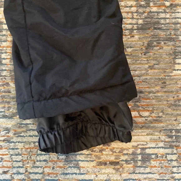 Burton Gloves, two extra gloves and Snow pants with removable suspenders - Picture 4 of 10